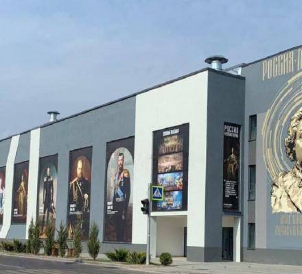 Мурал с портретом князя Потемкина украсил фасад парка в Мелитополе 